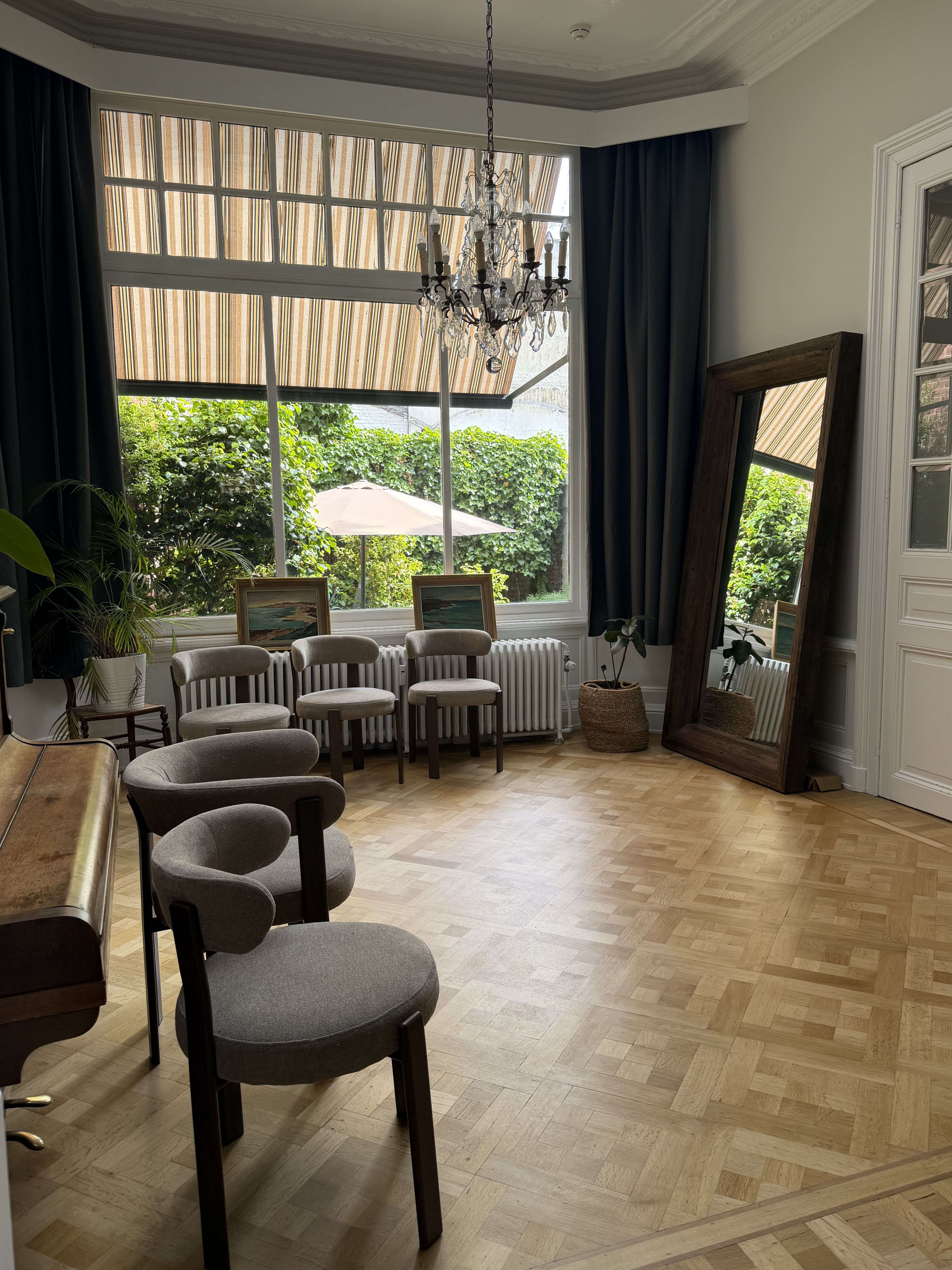 Showroom Baboushka Atelier, salon avec vue sur le jardin